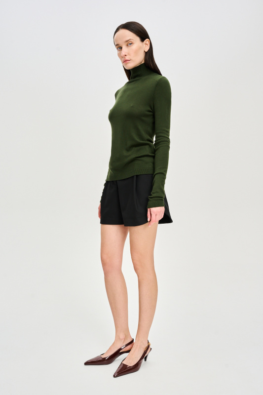 Шорты с защипами